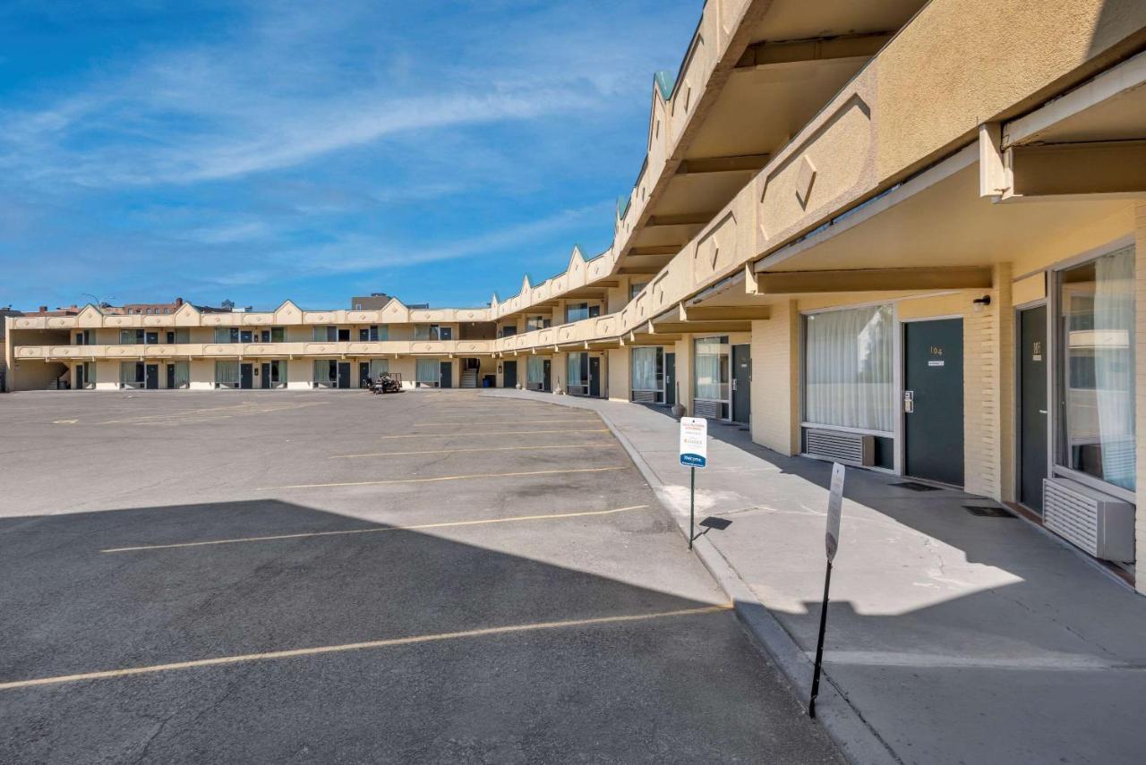 Econo Lodge *